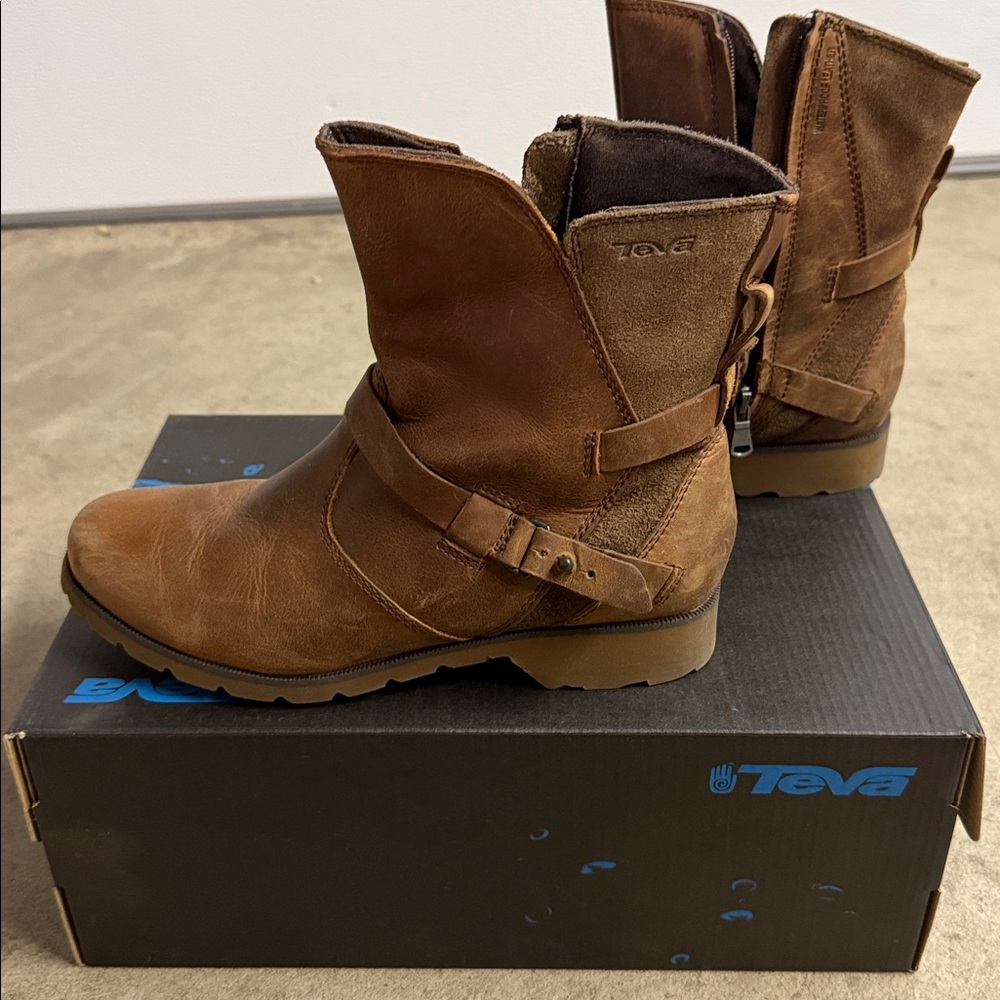 Brand new Teva women's Rustic Brown Leather Boots - Picture 6 of 10